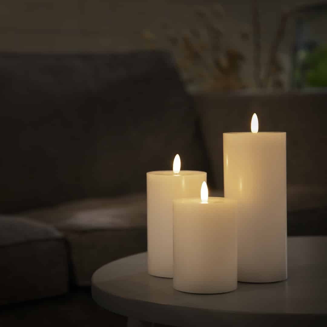 LED Stearinlys - 1 stk. - ø5,5 x 20 cm - m/3D flamme - (flere farver)