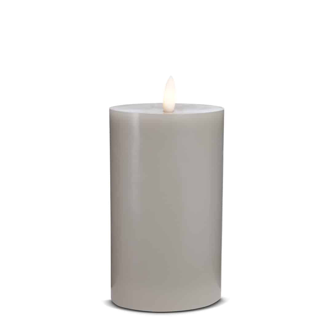 LED Stearinlys - 1 stk. - ø7,5 x 15 cm - m/3D flamme - (flere farver)