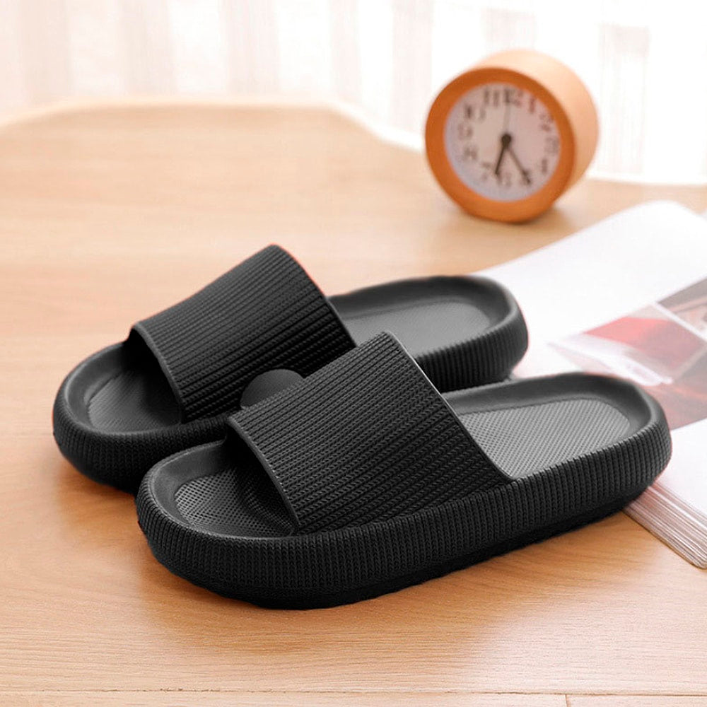 sandaler som slippers til stranden.